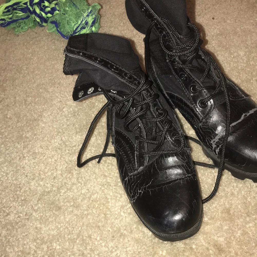 Combat boots